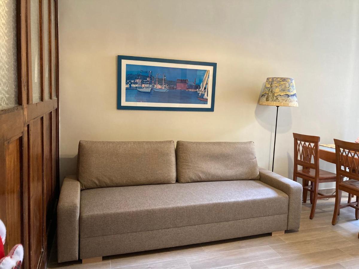 Apartment Domus Passpartenope, Naples