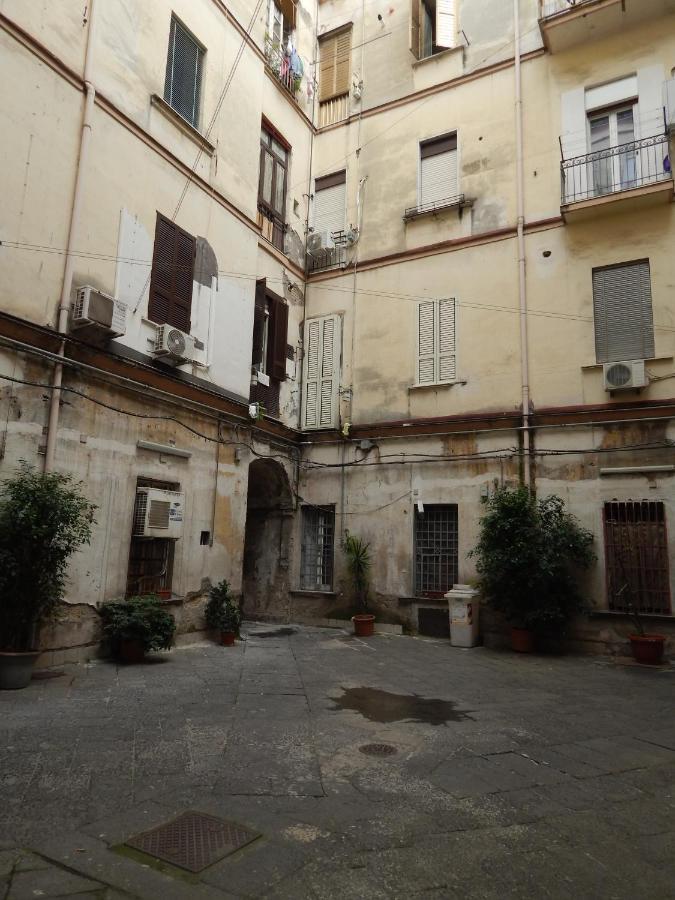 Domus Passpartenope, * Naples